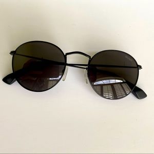 MVMT Icon polarized Sunglasses - Matte Black frame with Grey lenses